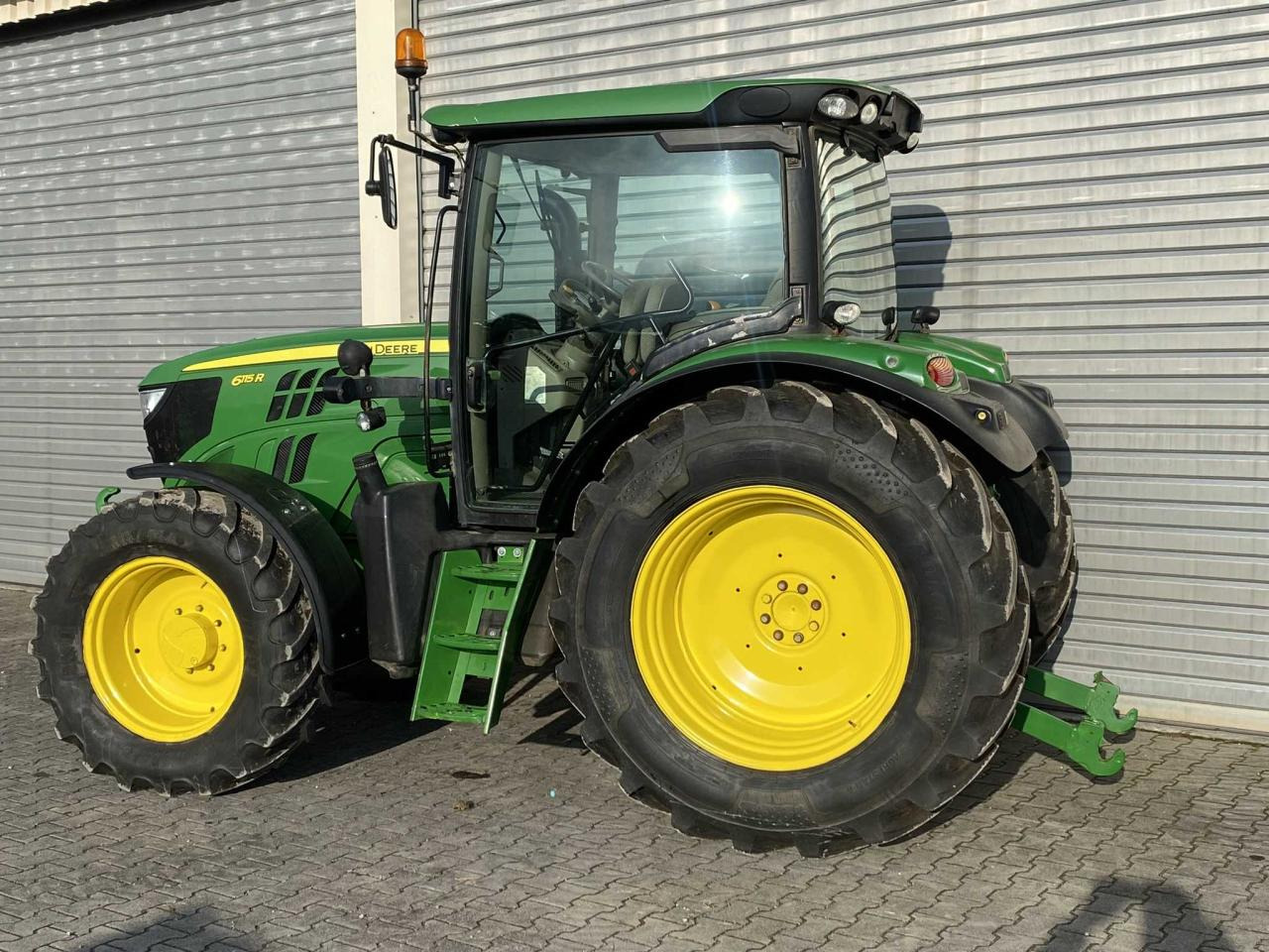 John Deere 6115R - Τρακτέρ: φωτογραφία 4 John Deere 6115R - Τρακτέρ: φωτογραφία 4