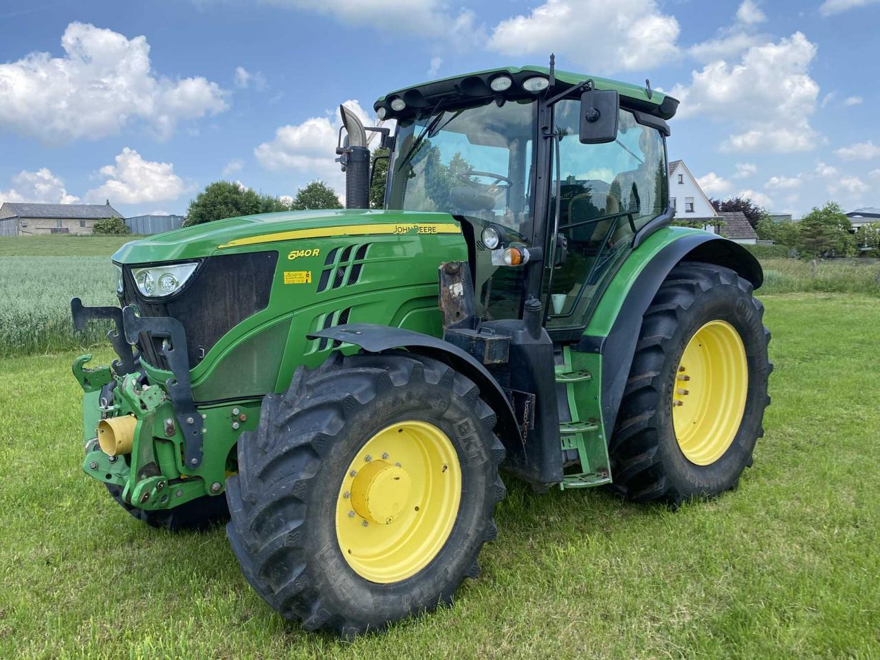 John Deere 6140 R - Τρακτέρ: φωτογραφία 1 John Deere 6140 R - Τρακτέρ: φωτογραφία 1
