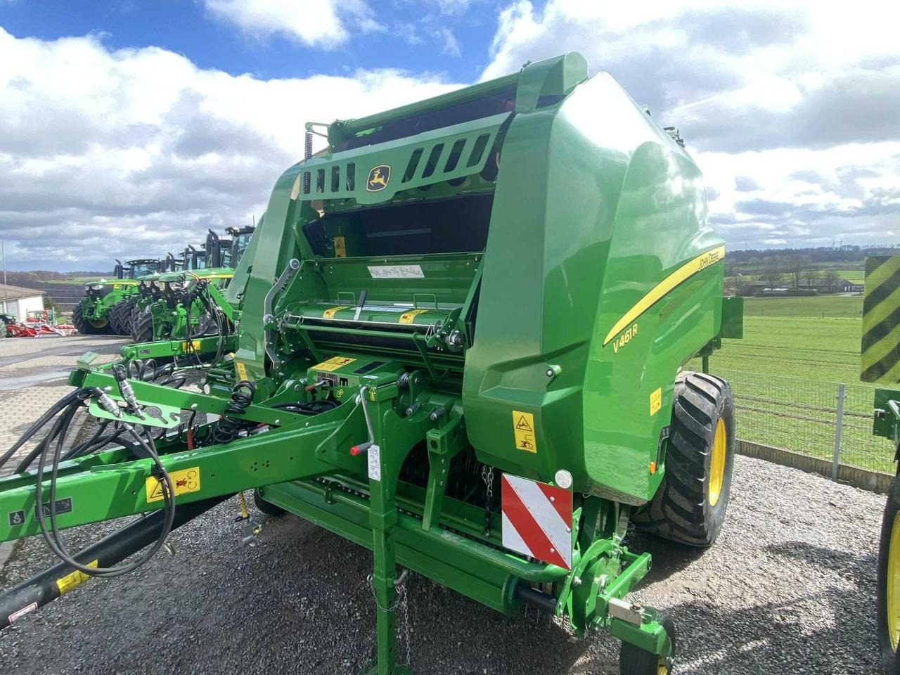John Deere V461 R - 671 Bunde - Χορτοδετική μηχανή στρόγγυλης μπάλας: φωτογραφία 1 John Deere V461 R - 671 Bunde - Χορτοδετική μηχανή στρόγγυλης μπάλας: φωτογραφία 1