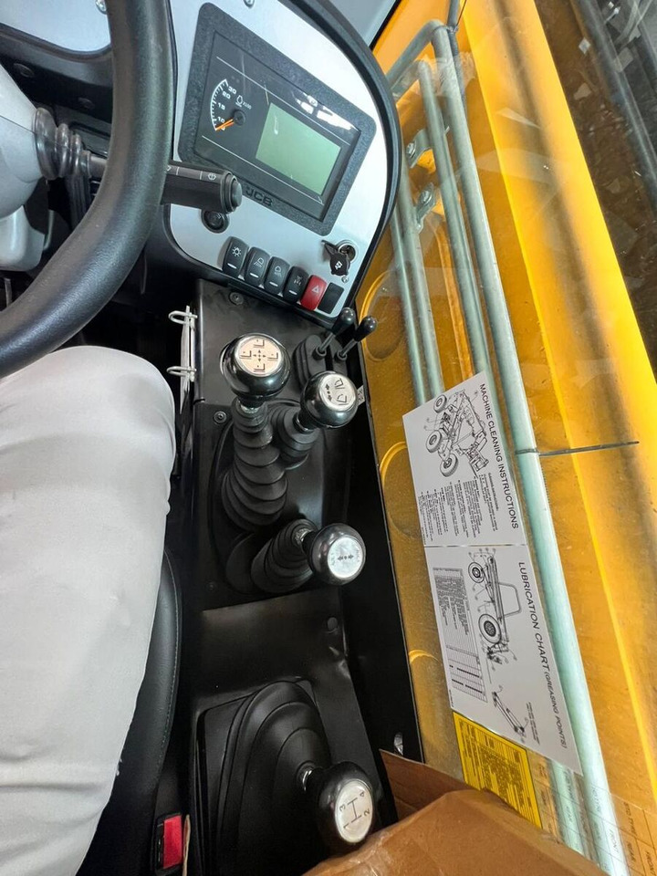 New JCB 530-110 telehandler - Τηλεσκοπικός φορτωτής: φωτογραφία 4 New JCB 530-110 telehandler - Τηλεσκοπικός φορτωτής: φωτογραφία 4