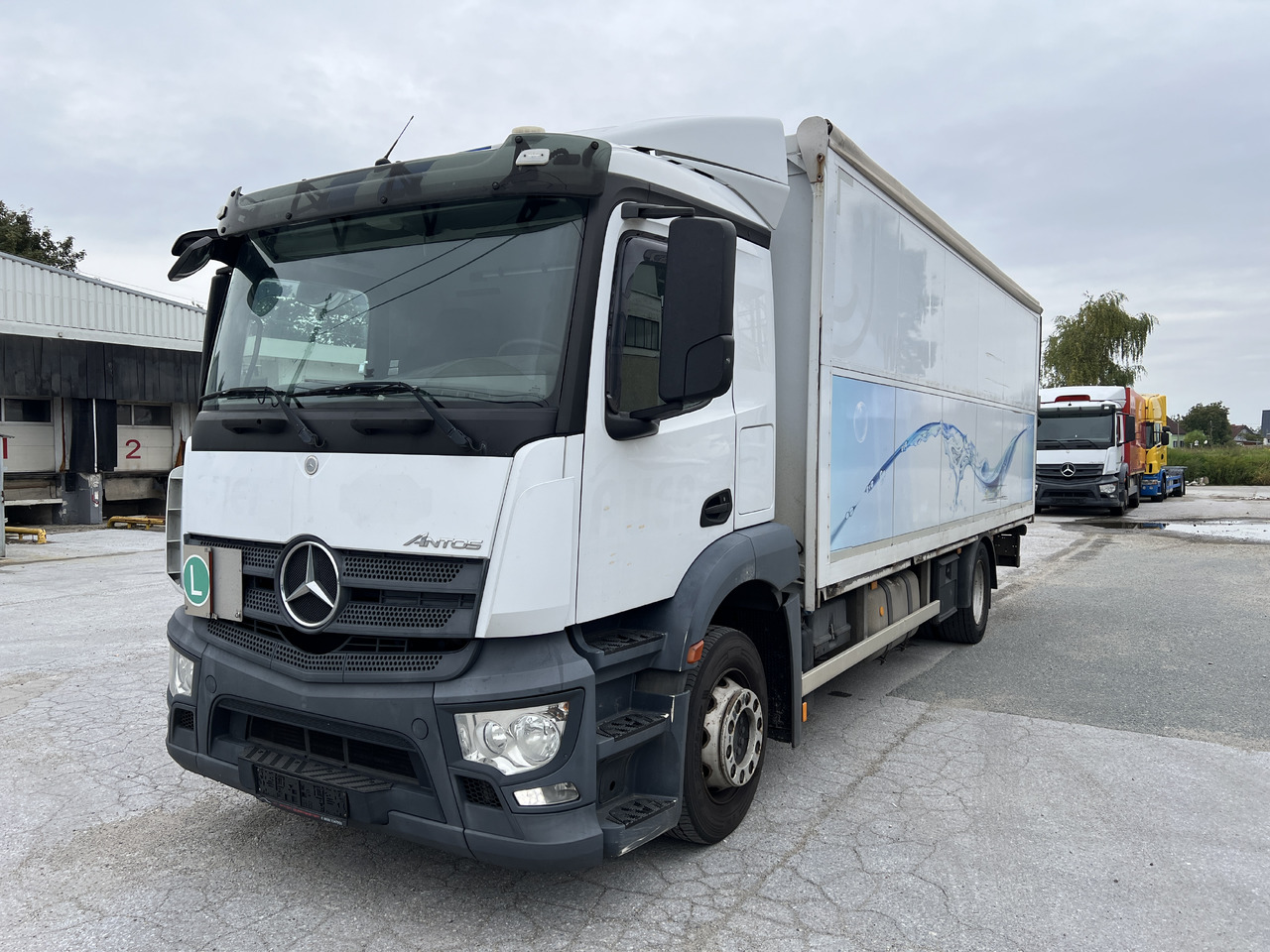 MERCEDES-BENZ ANTOS 18.30 L automatische Seitenladung | LBW | Klima | Tempomat - Φορτηγό για τη μεταφορά ποτών: φωτογραφία 1 MERCEDES-BENZ ANTOS 18.30 L automatische Seitenladung | LBW | Klima | Tempomat - Φορτηγό για τη μεταφορά ποτών: φωτογραφία 1