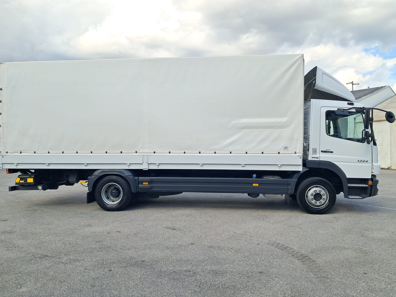 MERCEDES-BENZ ATEGO 12 24 Plane LBW | Klima | Schaltgetriebe - Φορτηγό μουσαμάς: φωτογραφία 3 MERCEDES-BENZ ATEGO 12 24 Plane LBW | Klima | Schaltgetriebe - Φορτηγό μουσαμάς: φωτογραφία 3