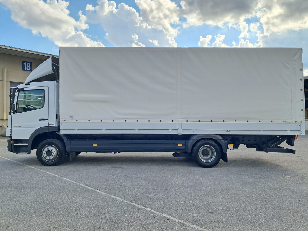 MERCEDES-BENZ ATEGO 12 24 Plane LBW | Klima | Schaltgetriebe - Φορτηγό μουσαμάς: φωτογραφία 4 MERCEDES-BENZ ATEGO 12 24 Plane LBW | Klima | Schaltgetriebe - Φορτηγό μουσαμάς: φωτογραφία 4
