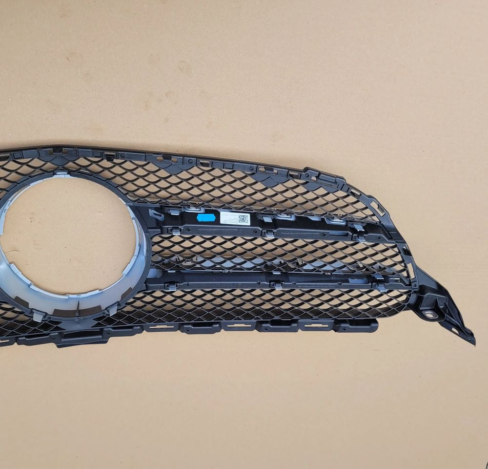 GRILL ATRAPA MERCEDES C KLASA A205 880 01 83 - Μάσκα ψυγείου για Φορτηγό: φωτογραφία 5 GRILL ATRAPA MERCEDES C KLASA A205 880 01 83 - Μάσκα ψυγείου για Φορτηγό: φωτογραφία 5