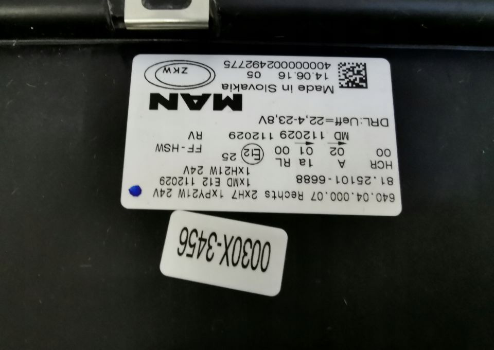 LAMPA MAN TGX TGS E6. LIFT LED RH. 81.25101-668 - Προβολέας για Φορτηγό: φωτογραφία 3 LAMPA MAN TGX TGS E6. LIFT LED RH. 81.25101-668 - Προβολέας για Φορτηγό: φωτογραφία 3