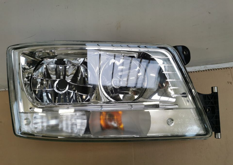 LAMPA XENON MAN TGX TGS RH.ORYGINAŁ LIFT MOCNY LED - Προβολέας για Φορτηγό: φωτογραφία 1 LAMPA XENON MAN TGX TGS RH.ORYGINAŁ LIFT MOCNY LED - Προβολέας για Φορτηγό: φωτογραφία 1