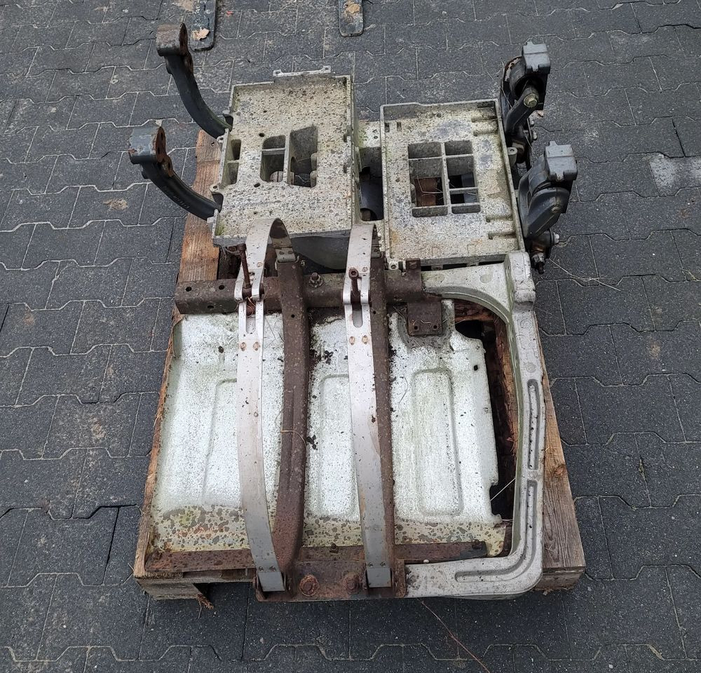 MOCOWANIE KATALIZATORA ,BATERII VOLVO FH13 ORYGINAŁ CHWALIM116 - Αμάξωμα και εξωτερικό για Φορτηγό: φωτογραφία 2 MOCOWANIE KATALIZATORA ,BATERII VOLVO FH13 ORYGINAŁ CHWALIM116 - Αμάξωμα και εξωτερικό για Φορτηγό: φωτογραφία 2