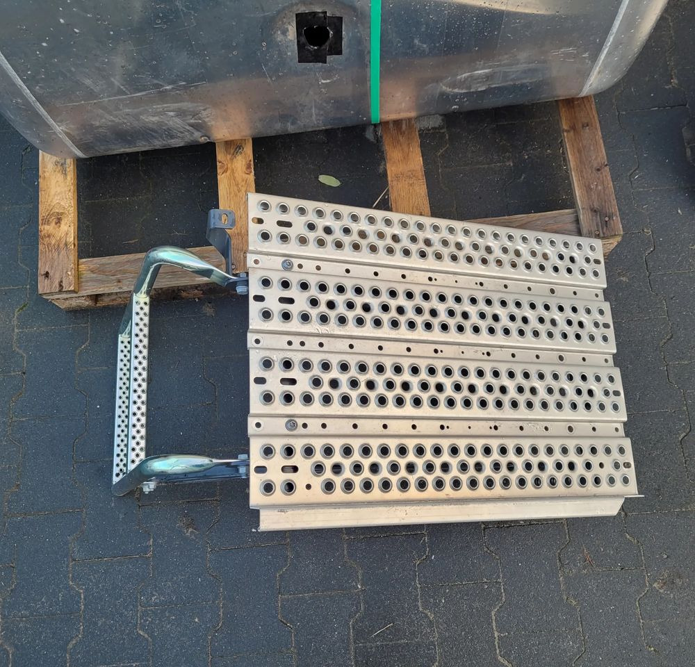 PODEST DRABINKA TRAP MERCRDES ACTROS MP4 MP5 AXOR - Αμάξωμα και εξωτερικό για Φορτηγό: φωτογραφία 2 PODEST DRABINKA TRAP MERCRDES ACTROS MP4 MP5 AXOR - Αμάξωμα και εξωτερικό για Φορτηγό: φωτογραφία 2