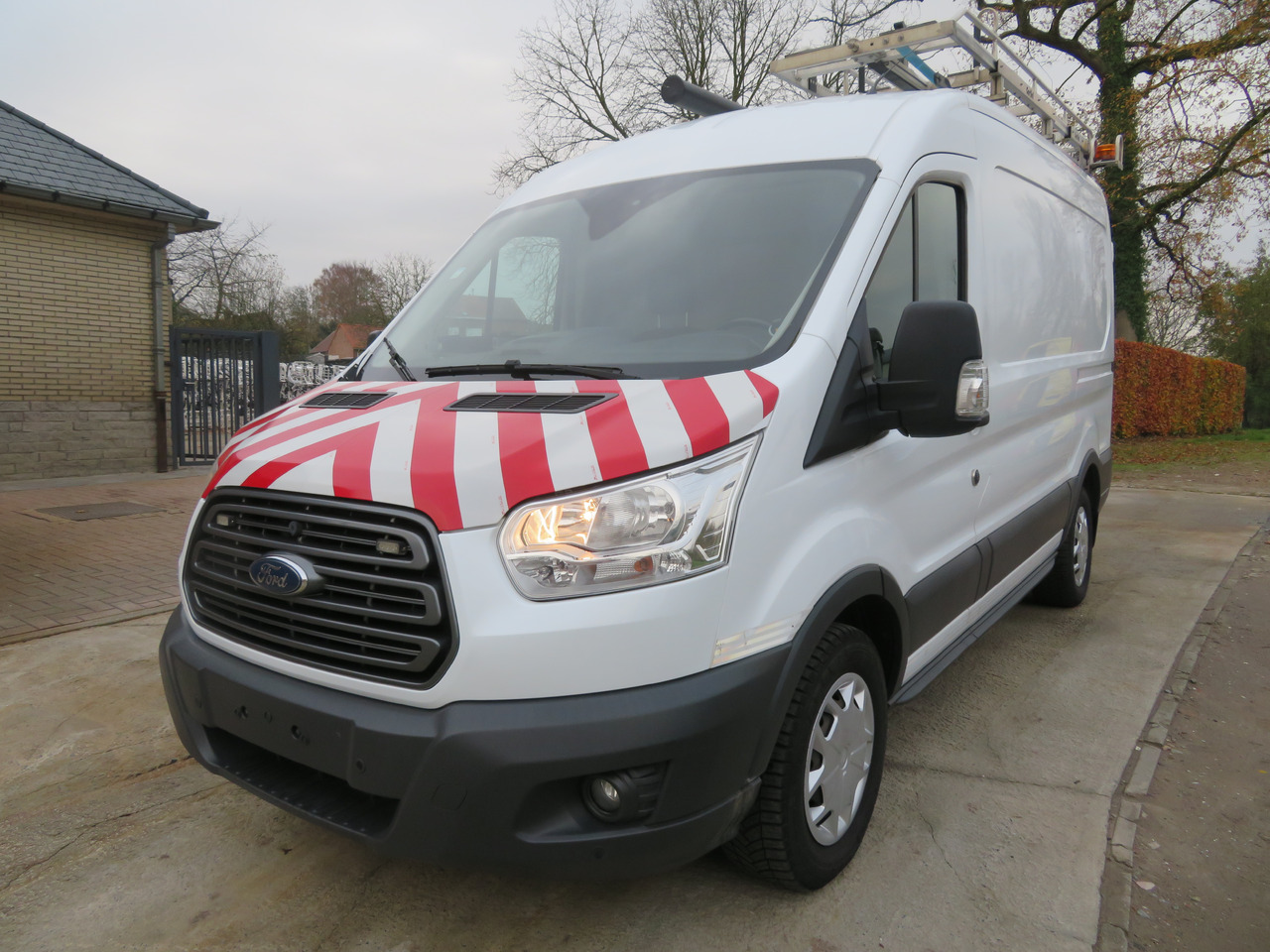 Ford Transit 2.0TDCi - L2H2 - Βαν: φωτογραφία 3 Ford Transit 2.0TDCi - L2H2 - Βαν: φωτογραφία 3