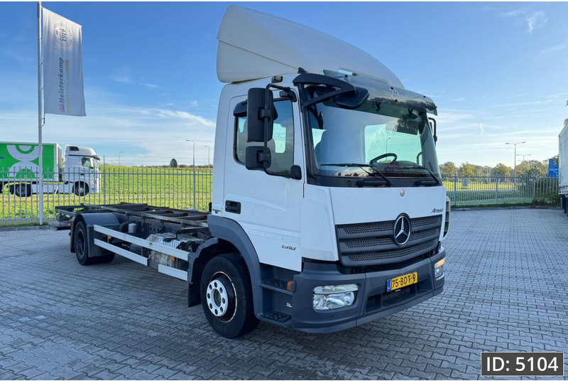 Mercedes-Benz Atego 1318 Day Cab, Euro 6, / BDF / DHOLLANDIA 2000KG - Φορτηγό μεταφοράς εμπορευματοκιβωτίων/ Κινητό αμάξωμα: φωτογραφία 5 Mercedes-Benz Atego 1318 Day Cab, Euro 6, / BDF / DHOLLANDIA 2000KG - Φορτηγό μεταφοράς εμπορευματοκιβωτίων/ Κινητό αμάξωμα: φωτογραφία 5