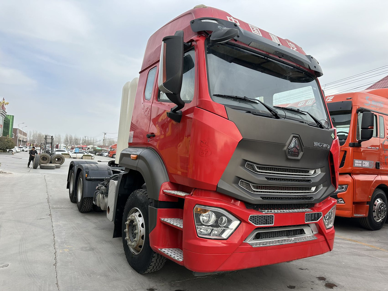 HOWO Haohan N7W 6✖4 - Τράκτορας: φωτογραφία 2 HOWO Haohan N7W 6✖4 - Τράκτορας: φωτογραφία 2