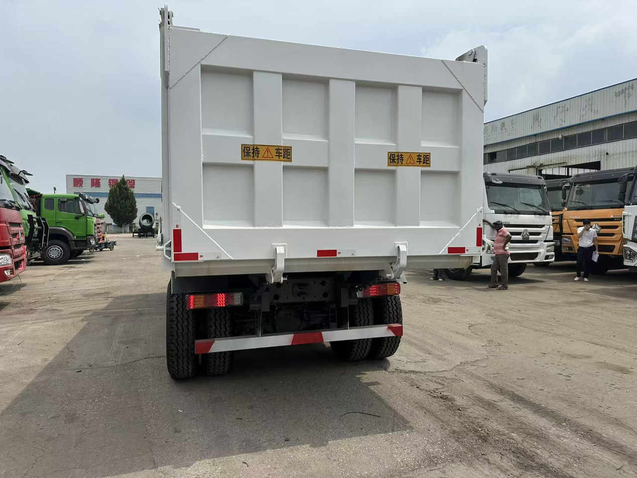 HOWO Howo Dump truck 6✖4 White - Φορτηγό ανατρεπόμενο: φωτογραφία 5 HOWO Howo Dump truck 6✖4 White - Φορτηγό ανατρεπόμενο: φωτογραφία 5