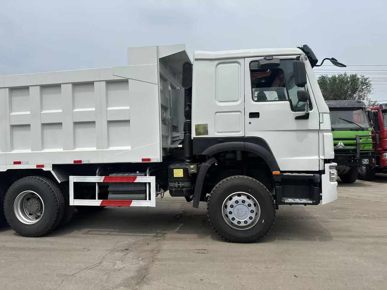 HOWO Howo Dump truck 6✖4 White - Φορτηγό ανατρεπόμενο: φωτογραφία 3 HOWO Howo Dump truck 6✖4 White - Φορτηγό ανατρεπόμενο: φωτογραφία 3