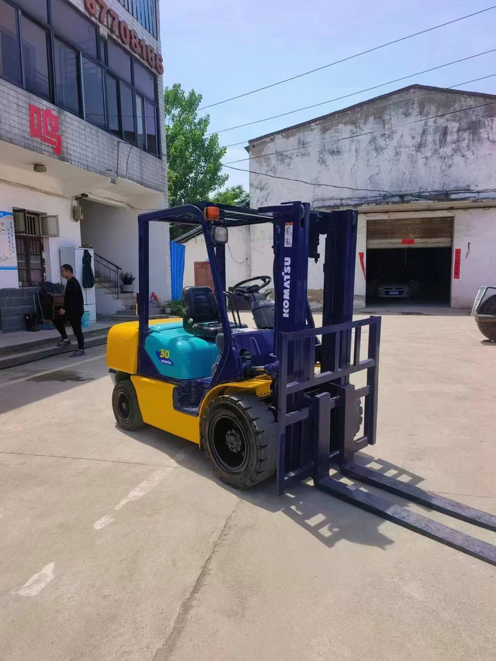 KOMATSU Forklift FD30 Click for Discount - Ανυψωτικό μηχάνημα: φωτογραφία 1 KOMATSU Forklift FD30 Click for Discount - Ανυψωτικό μηχάνημα: φωτογραφία 1