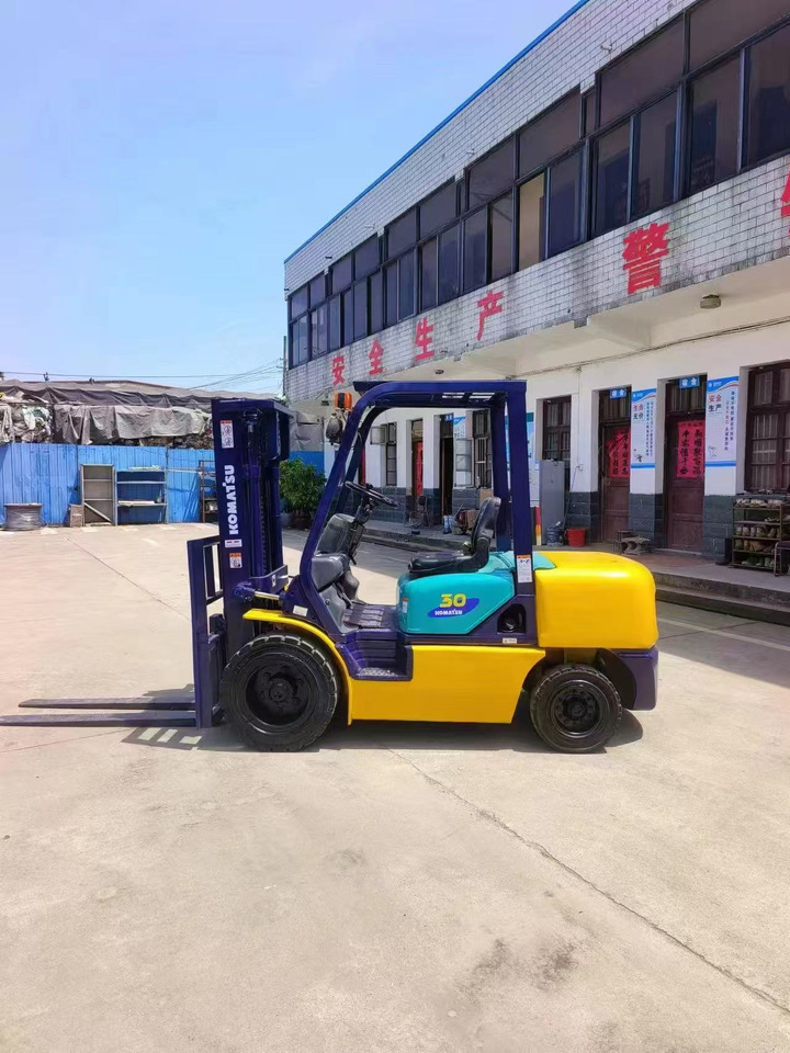 KOMATSU Forklift FD30 Click for Discount - Ανυψωτικό μηχάνημα: φωτογραφία 3 KOMATSU Forklift FD30 Click for Discount - Ανυψωτικό μηχάνημα: φωτογραφία 3