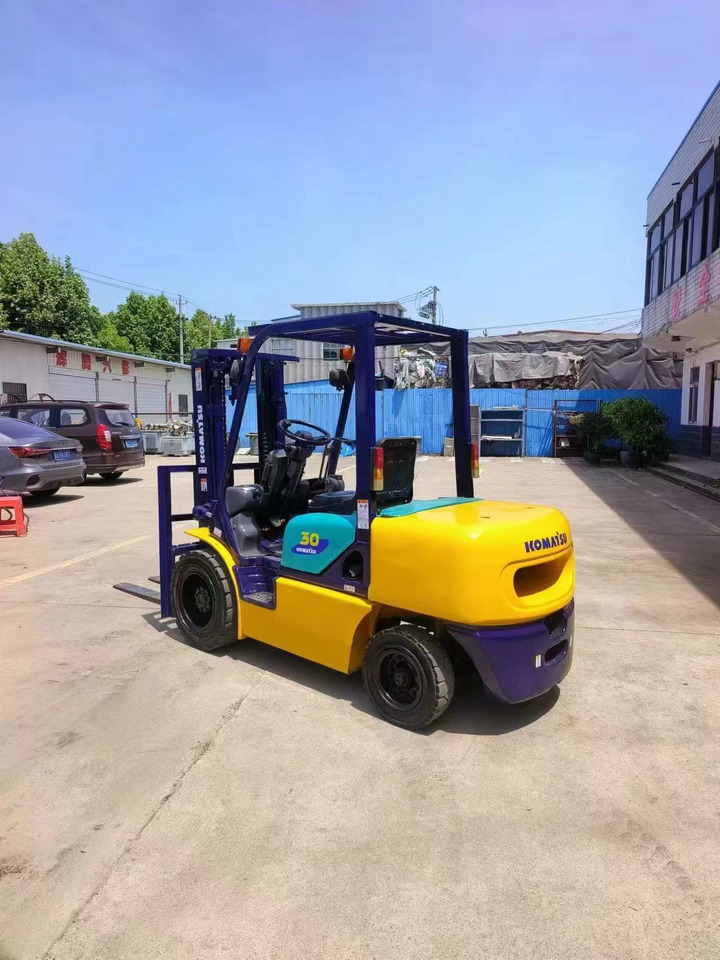 KOMATSU Forklift FD30 Click for Discount - Ανυψωτικό μηχάνημα: φωτογραφία 2 KOMATSU Forklift FD30 Click for Discount - Ανυψωτικό μηχάνημα: φωτογραφία 2