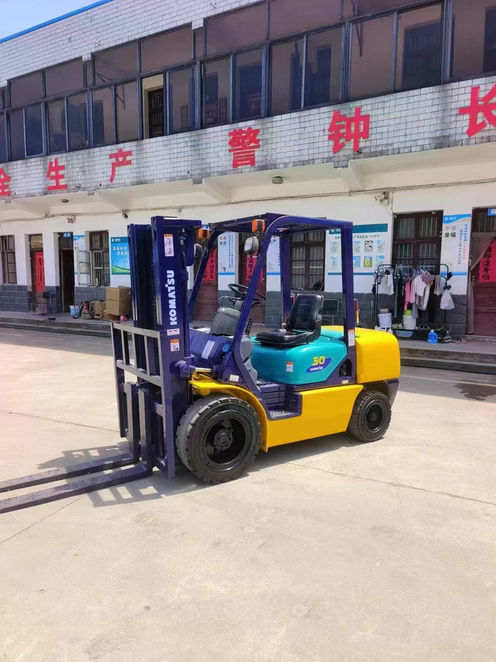 KOMATSU Forklift FD30 Click for Discount - Ανυψωτικό μηχάνημα: φωτογραφία 4 KOMATSU Forklift FD30 Click for Discount - Ανυψωτικό μηχάνημα: φωτογραφία 4