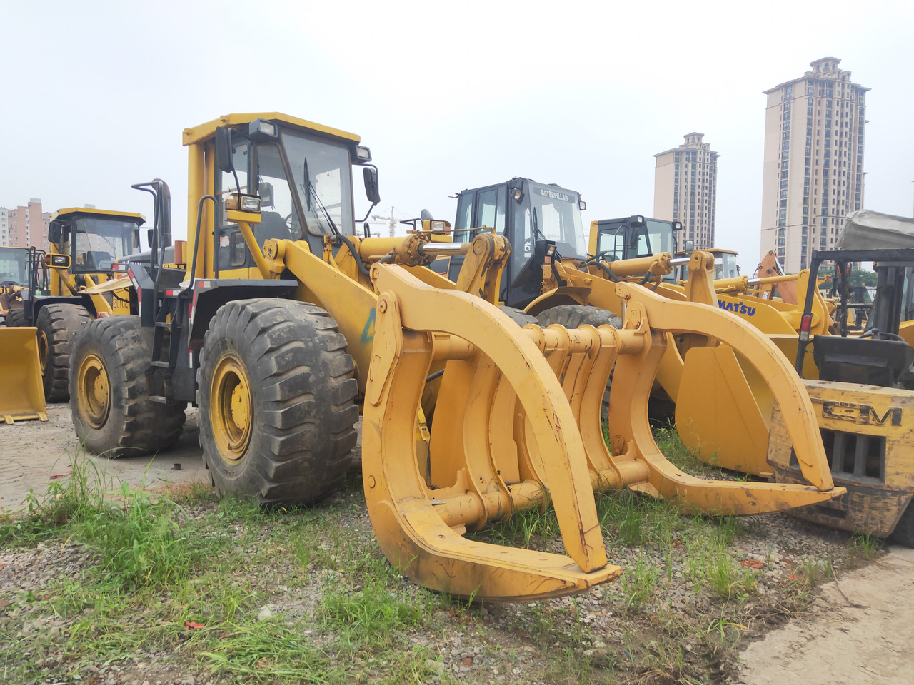 KOMATSU Wheel WA470-3 With a fork - Ελαστιχοφόρος φορτωτής: φωτογραφία 1 KOMATSU Wheel WA470-3 With a fork - Ελαστιχοφόρος φορτωτής: φωτογραφία 1