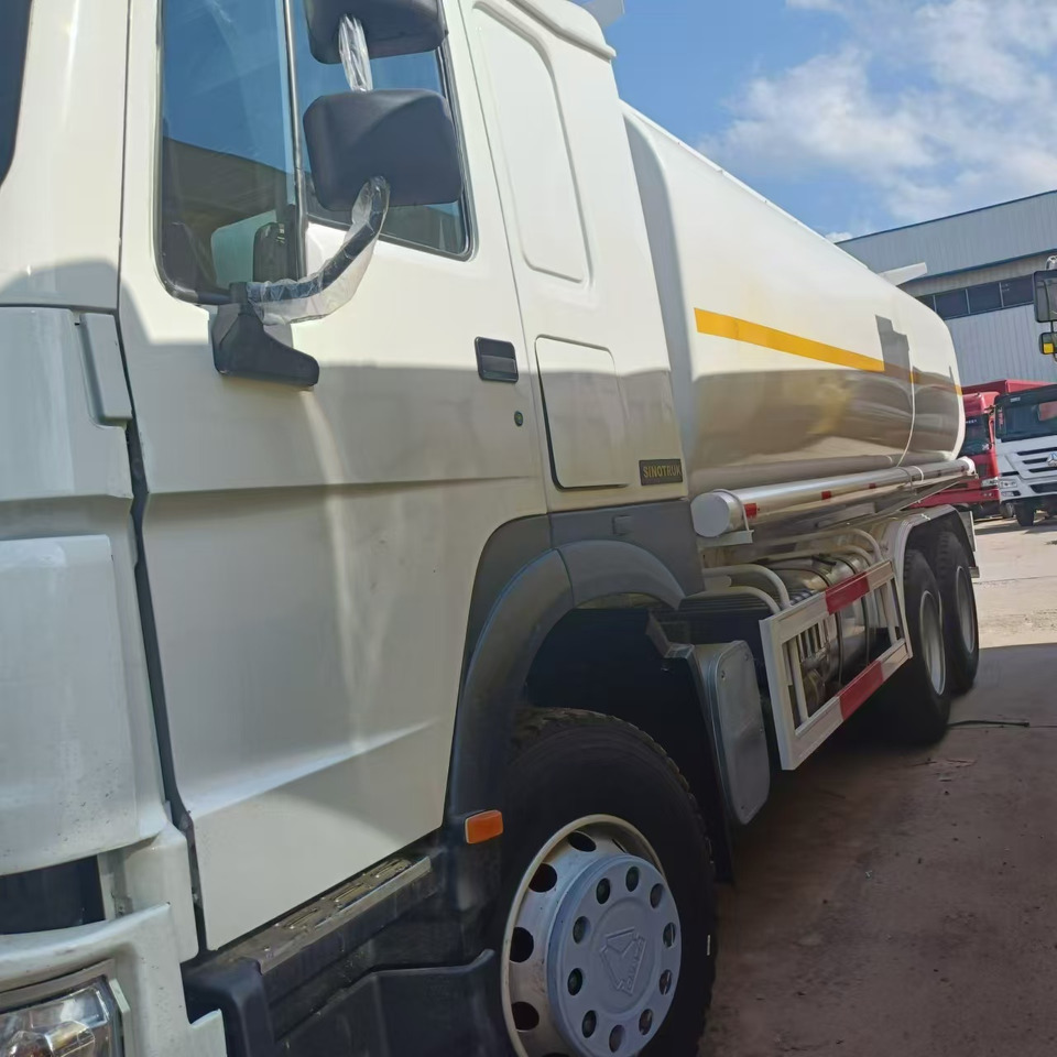 SINOTRUK HOWO 371 - Φορτηγό βυτιοφόρο: φωτογραφία 3 SINOTRUK HOWO 371 - Φορτηγό βυτιοφόρο: φωτογραφία 3