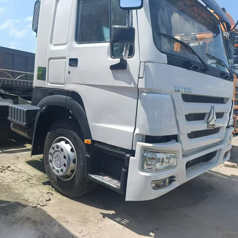 SINOTRUK HOWO Tractor Unit Right-hand Click for discount - Τράκτορας: φωτογραφία 4 SINOTRUK HOWO Tractor Unit Right-hand Click for discount - Τράκτορας: φωτογραφία 4
