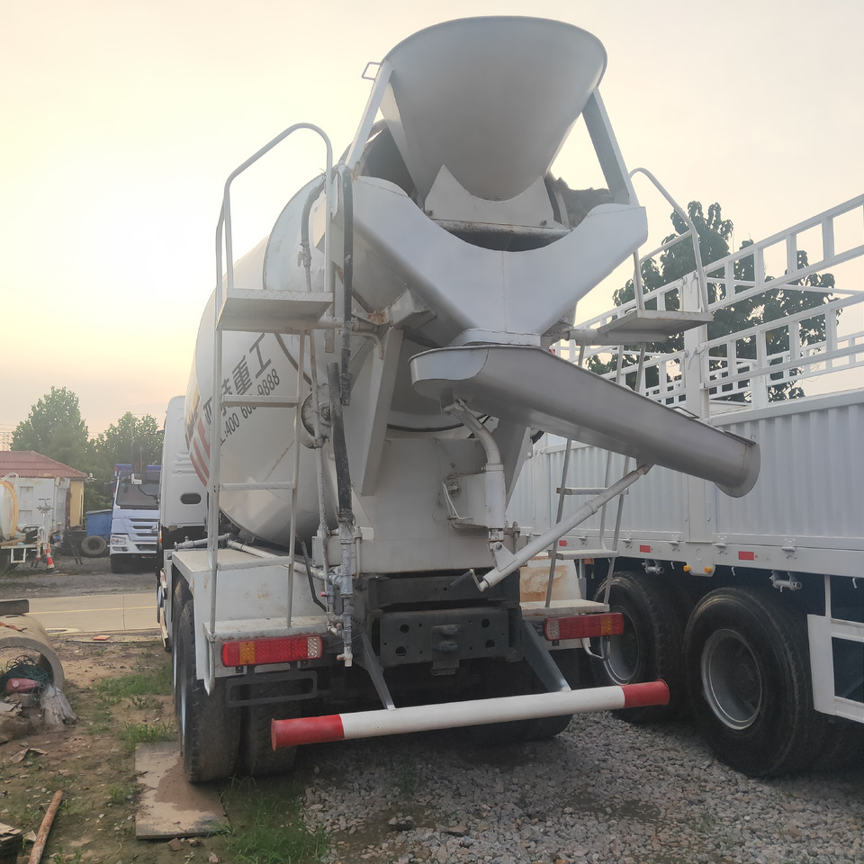 SINOTRUK HOWO371 - Μπετονιέρα: φωτογραφία 4 SINOTRUK HOWO371 - Μπετονιέρα: φωτογραφία 4