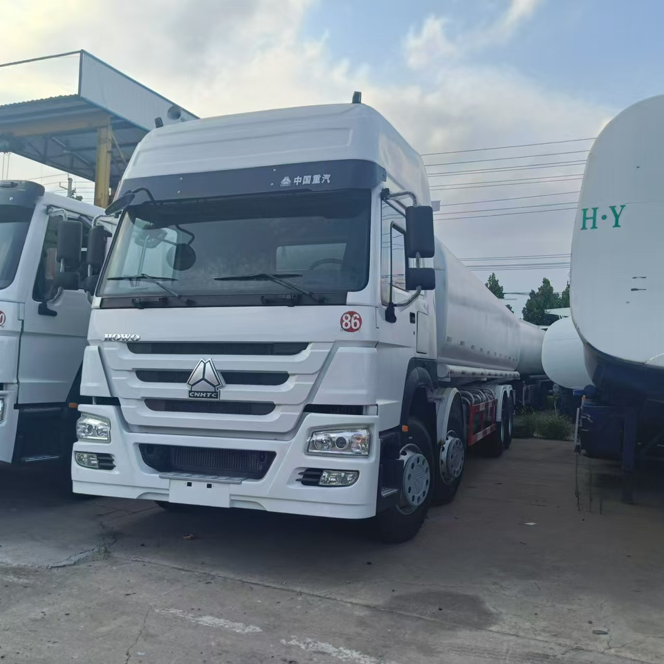 SINOTRUK Howo 371 Fuel Tanker Click Here For  DISCOUNT - Φορτηγό βυτιοφόρο: φωτογραφία 2 SINOTRUK Howo 371 Fuel Tanker Click Here For  DISCOUNT - Φορτηγό βυτιοφόρο: φωτογραφία 2