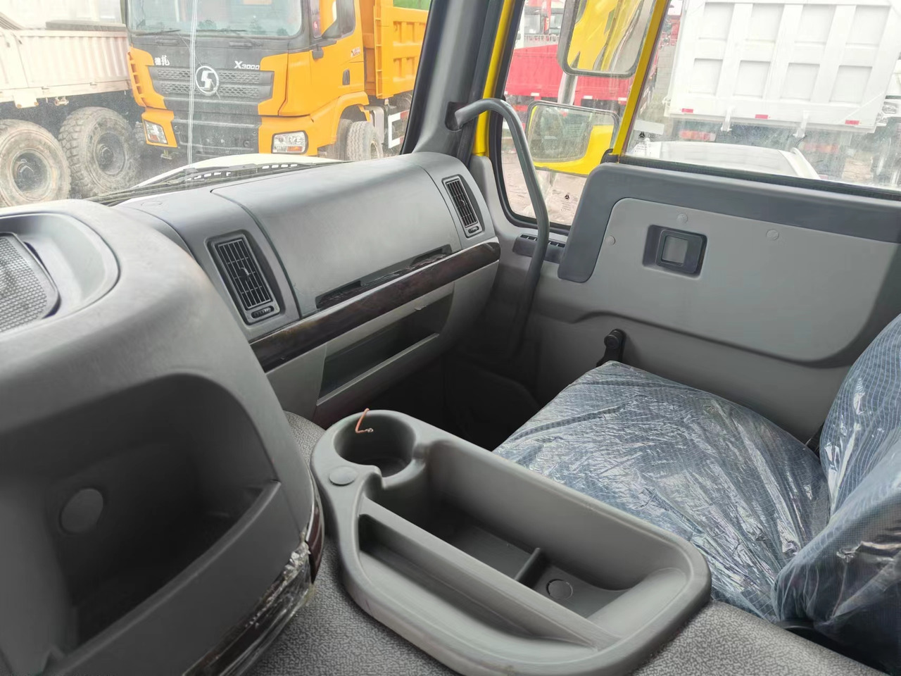 Sino HOWO 8x4 Dump Truck Click for Discount - Φορτηγό ανατρεπόμενο: φωτογραφία 5 Sino HOWO 8x4 Dump Truck Click for Discount - Φορτηγό ανατρεπόμενο: φωτογραφία 5