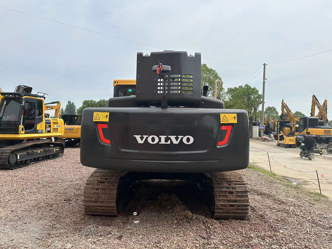 VOLVO Excavator EC240D Cilck for Discount - Εκσκαφέας: φωτογραφία 5 VOLVO Excavator EC240D Cilck for Discount - Εκσκαφέας: φωτογραφία 5
