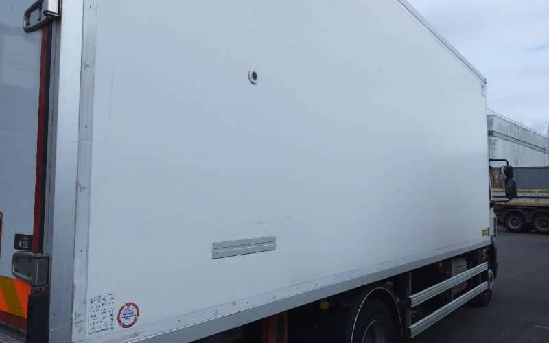 Camion Porteur FRIGO 14 TONNES 250 CV HAYON CARROSSERIE KLEGE MONO TEMP GROUPE CARRIER SUPRA 85 - Φορτηγό ψυγείο: φωτογραφία 3 Camion Porteur FRIGO 14 TONNES 250 CV HAYON CARROSSERIE KLEGE MONO TEMP GROUPE CARRIER SUPRA 85 - Φορτηγό ψυγείο: φωτογραφία 3