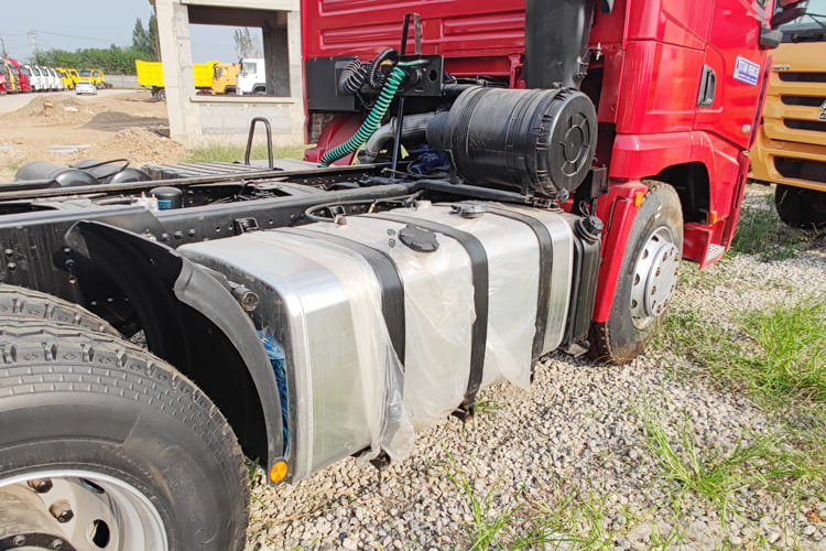 SHACMAN Second Hand Shacman Tractor Trailer for Sale in Tanzania - Τράκτορας: φωτογραφία 5 SHACMAN Second Hand Shacman Tractor Trailer for Sale in Tanzania - Τράκτορας: φωτογραφία 5