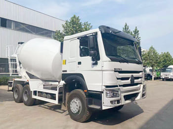 SINOTRUK Cement Mixer Truck for Sale in Zambia - Μπετονιέρα φορτηγό: φωτογραφία 2 SINOTRUK Cement Mixer Truck for Sale in Zambia - Μπετονιέρα φορτηγό: φωτογραφία 2
