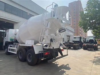 SINOTRUK Cement Mixer Truck for Sale in Zambia - Μπετονιέρα φορτηγό: φωτογραφία 3 SINOTRUK Cement Mixer Truck for Sale in Zambia - Μπετονιέρα φορτηγό: φωτογραφία 3