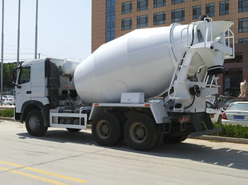 SINOTRUK Concrete Mixer Truck for Sale in Ghana - Μπετονιέρα φορτηγό: φωτογραφία 2 SINOTRUK Concrete Mixer Truck for Sale in Ghana - Μπετονιέρα φορτηγό: φωτογραφία 2