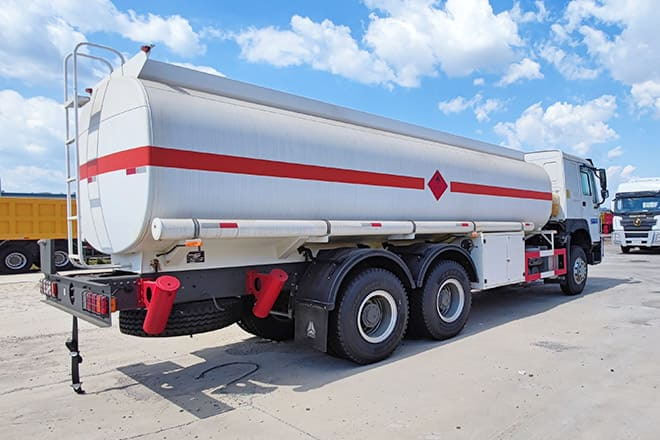SINOTRUK Howo 400 Diesel Tanker Truck for Sale in Nigeria - Φορτηγό βυτιοφόρο: φωτογραφία 4 SINOTRUK Howo 400 Diesel Tanker Truck for Sale in Nigeria - Φορτηγό βυτιοφόρο: φωτογραφία 4