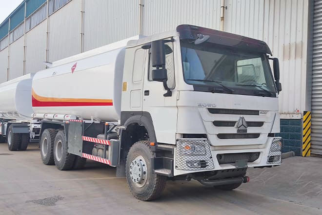 SINOTRUK Sinotruk Howo Fuel Tanker Truck Price for Sale in Ghana - Φορτηγό βυτιοφόρο: φωτογραφία 4 SINOTRUK Sinotruk Howo Fuel Tanker Truck Price for Sale in Ghana - Φορτηγό βυτιοφόρο: φωτογραφία 4