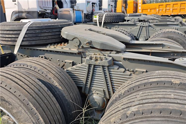 Sinotruk Used Howo Truck 371 hp 6x4 Head for Sale In Ghana Accra - Τράκτορας: φωτογραφία 3 Sinotruk Used Howo Truck 371 hp 6x4 Head for Sale In Ghana Accra - Τράκτορας: φωτογραφία 3