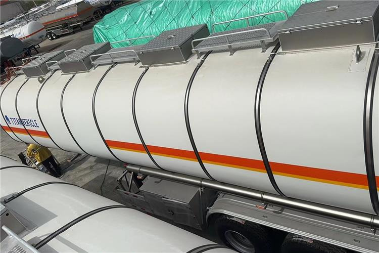 TITAN Tri Axle Aluminum Alloy Tanker Trailer for Sale In Saudi Arabia - Επικαθήμενο βυτίο: φωτογραφία 4 TITAN Tri Axle Aluminum Alloy Tanker Trailer for Sale In Saudi Arabia - Επικαθήμενο βυτίο: φωτογραφία 4