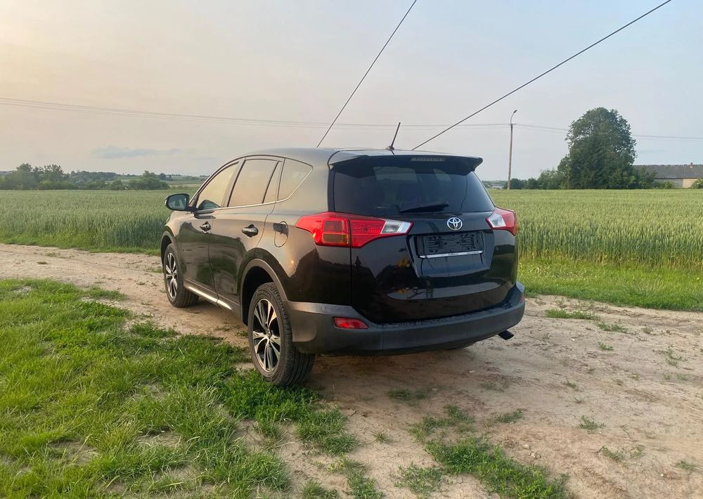 SUV Toyota RAV4 2.0 D-4D 4x4: φωτογραφία 7 SUV Toyota RAV4 2.0 D-4D 4x4: φωτογραφία 7