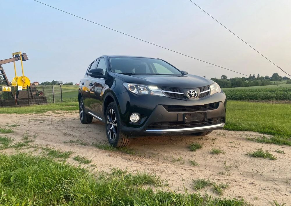 SUV Toyota RAV4 2.0 D-4D 4x4: φωτογραφία 14 SUV Toyota RAV4 2.0 D-4D 4x4: φωτογραφία 14