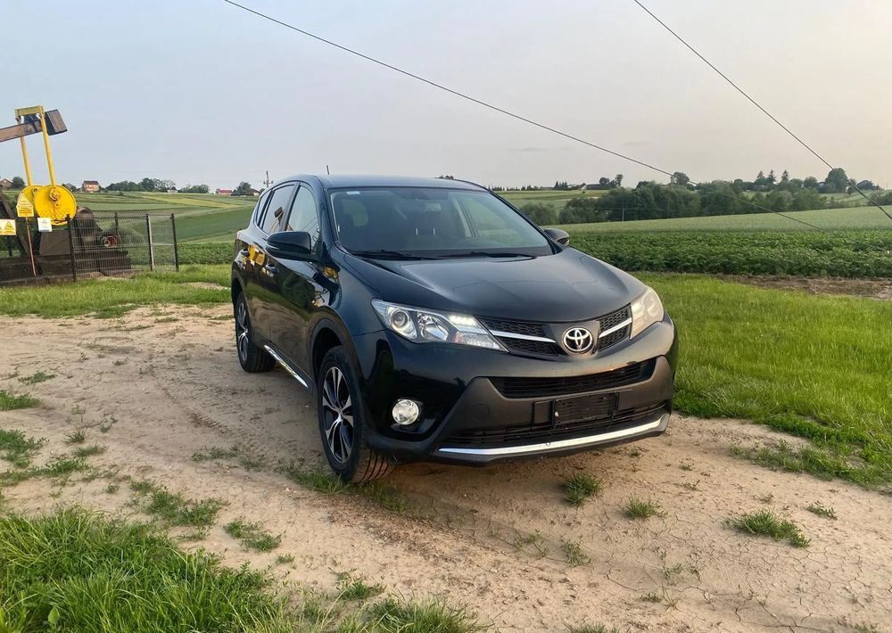 SUV Toyota RAV4 2.0 D-4D 4x4: φωτογραφία 10 SUV Toyota RAV4 2.0 D-4D 4x4: φωτογραφία 10