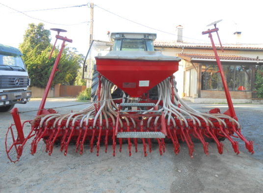 Kverneland DAS + Kverneland herse rotative - Σπαρτική με σβάρνα: φωτογραφία 2 Kverneland DAS + Kverneland herse rotative - Σπαρτική με σβάρνα: φωτογραφία 2