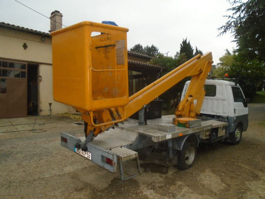 Mazda bongo - Φορτηγό με εναέρια πλατφόρμα: φωτογραφία 4 Mazda bongo - Φορτηγό με εναέρια πλατφόρμα: φωτογραφία 4