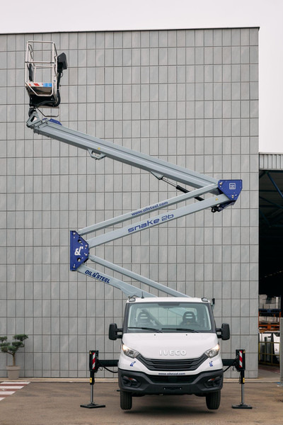 Oil & Steel Snake 26 Sobre IVECO 35S14 Distancia entre ejes 4100 mm - Πλατφόρμα εναέρια: φωτογραφία 3 Oil & Steel Snake 26 Sobre IVECO 35S14 Distancia entre ejes 4100 mm - Πλατφόρμα εναέρια: φωτογραφία 3