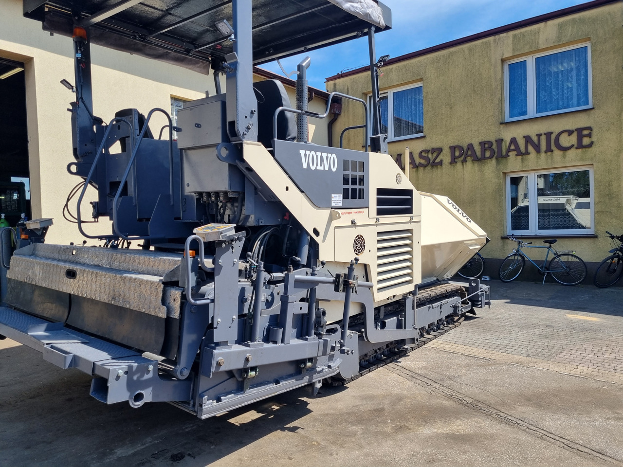 VOLVO TITAN 6820 - Διαστρωτήρας ασφάλτου: φωτογραφία 2 VOLVO TITAN 6820 - Διαστρωτήρας ασφάλτου: φωτογραφία 2