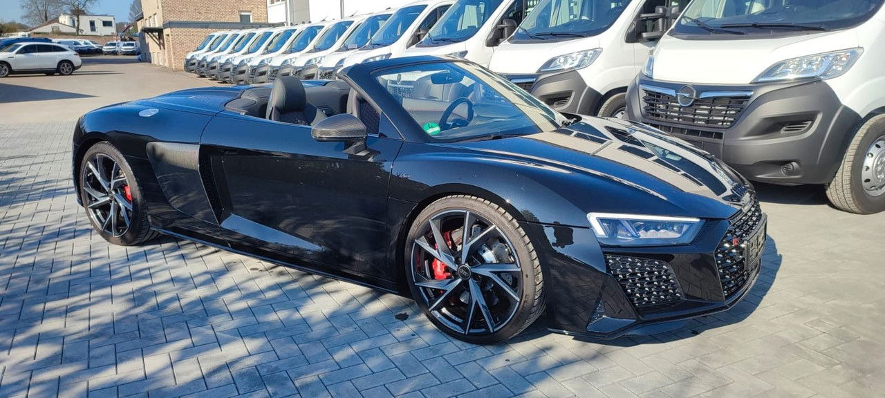 Audi R8 Spyder 5.2 FSI RWD performance - Κάμπριο: φωτογραφία 2 Audi R8 Spyder 5.2 FSI RWD performance - Κάμπριο: φωτογραφία 2