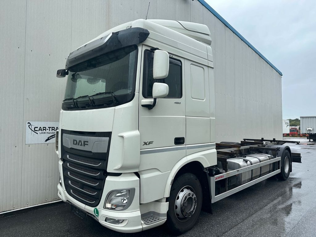 DAF XF 460 SpaceCab Retarder TÜV neu DAF XF 460 SpaceCab Retarder - Φορτηγό μεταφοράς εμπορευματοκιβωτίων/ Κινητό αμάξωμα: φωτογραφία 1 DAF XF 460 SpaceCab Retarder TÜV neu DAF XF 460 SpaceCab Retarder - Φορτηγό μεταφοράς εμπορευματοκιβωτίων/ Κινητό αμάξωμα: φωτογραφία 1