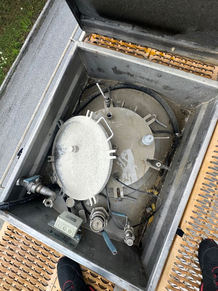 Schwarzmüller Chemi L4BH 42050L Lift BPW - Επικαθήμενο βυτίο: φωτογραφία 5 Schwarzmüller Chemi L4BH 42050L Lift BPW - Επικαθήμενο βυτίο: φωτογραφία 5