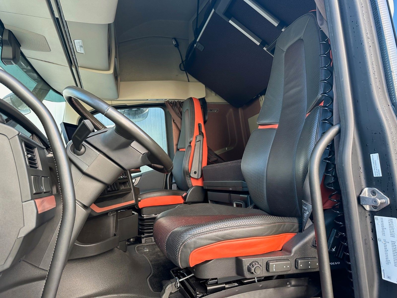 Volvo FH 750 XL Retarder Vollausstattung - Τράκτορας: φωτογραφία 5 Volvo FH 750 XL Retarder Vollausstattung - Τράκτορας: φωτογραφία 5