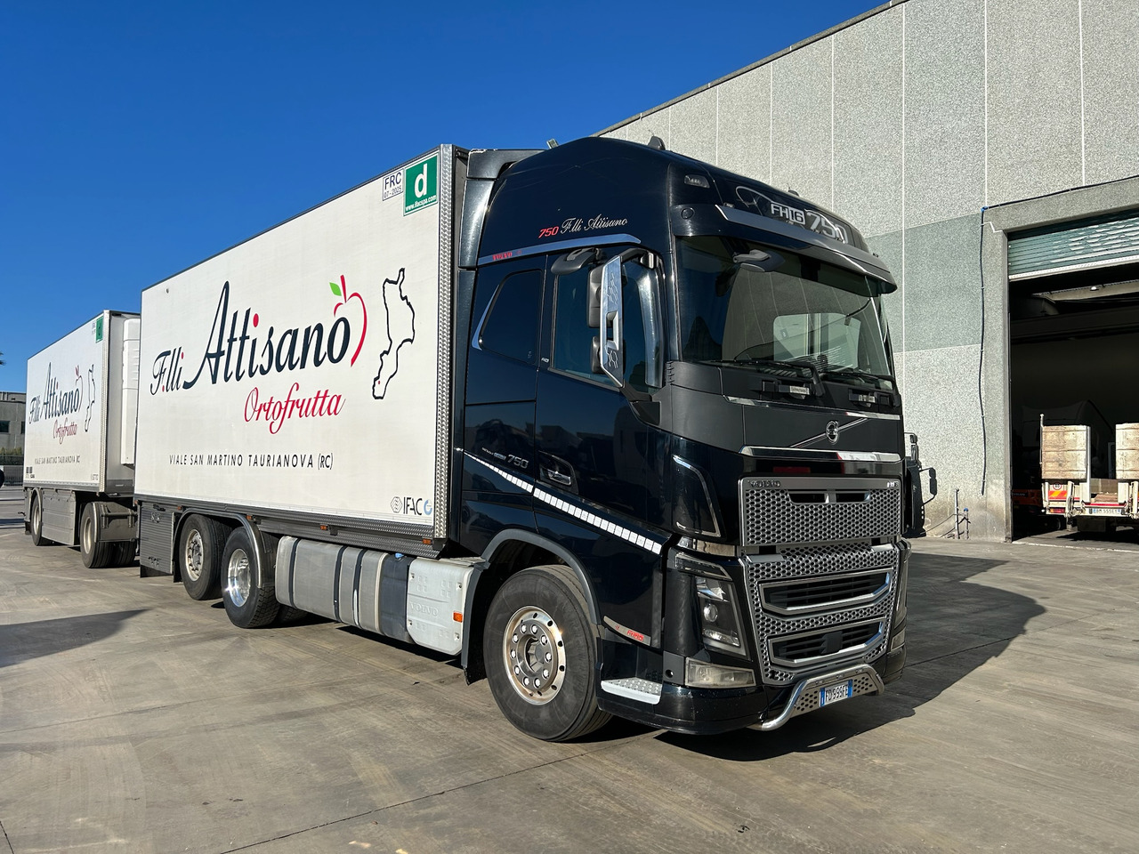 VOLVO FH 750 - Φορτηγό ψυγείο: φωτογραφία 1 VOLVO FH 750 - Φορτηγό ψυγείο: φωτογραφία 1
