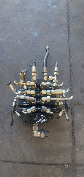 Rozdzielacz główny Kramer 342 - Υδραυλικό για Κατασκευή μηχανήματα: φωτογραφία 1 Rozdzielacz główny Kramer 342 - Υδραυλικό για Κατασκευή μηχανήματα: φωτογραφία 1